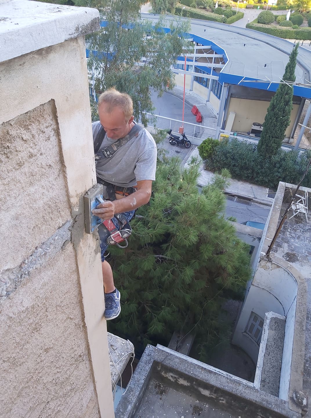 σοβάτισμα πλαινής οψης κτιριου