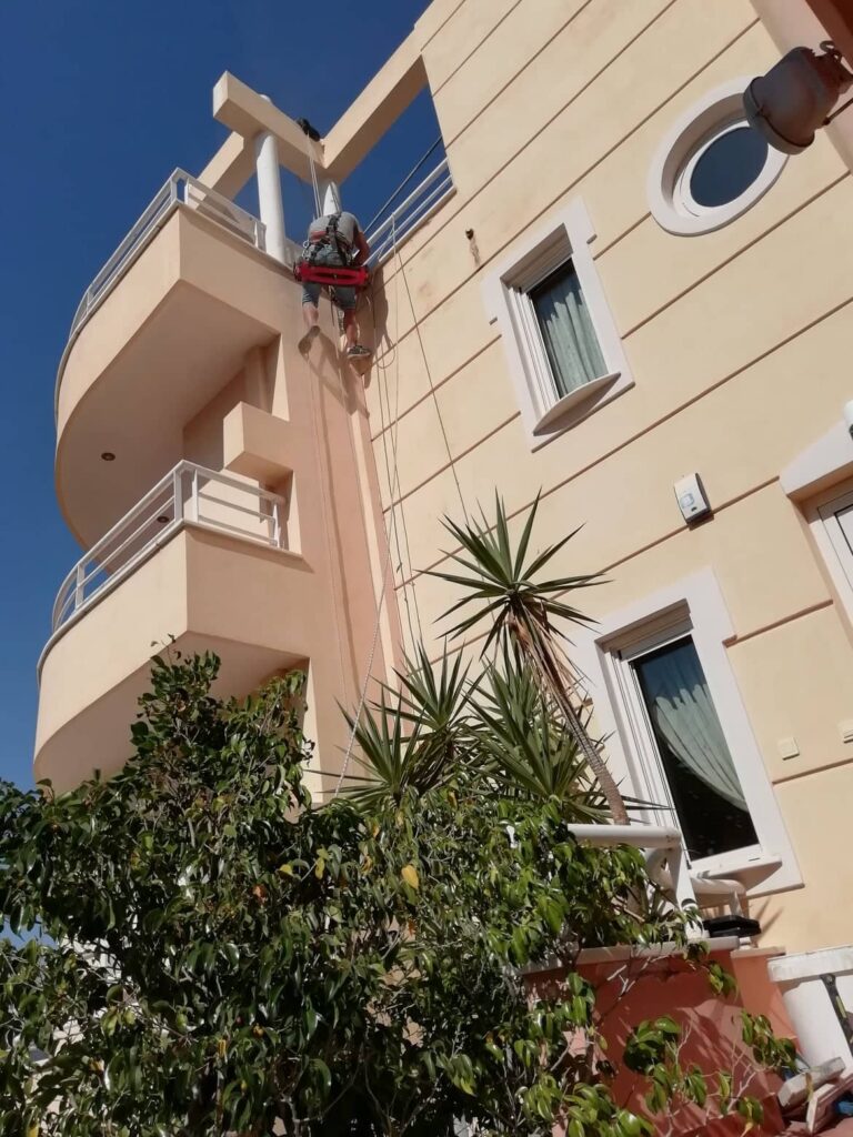 Βαψιμου και συντηρηση κτιριου