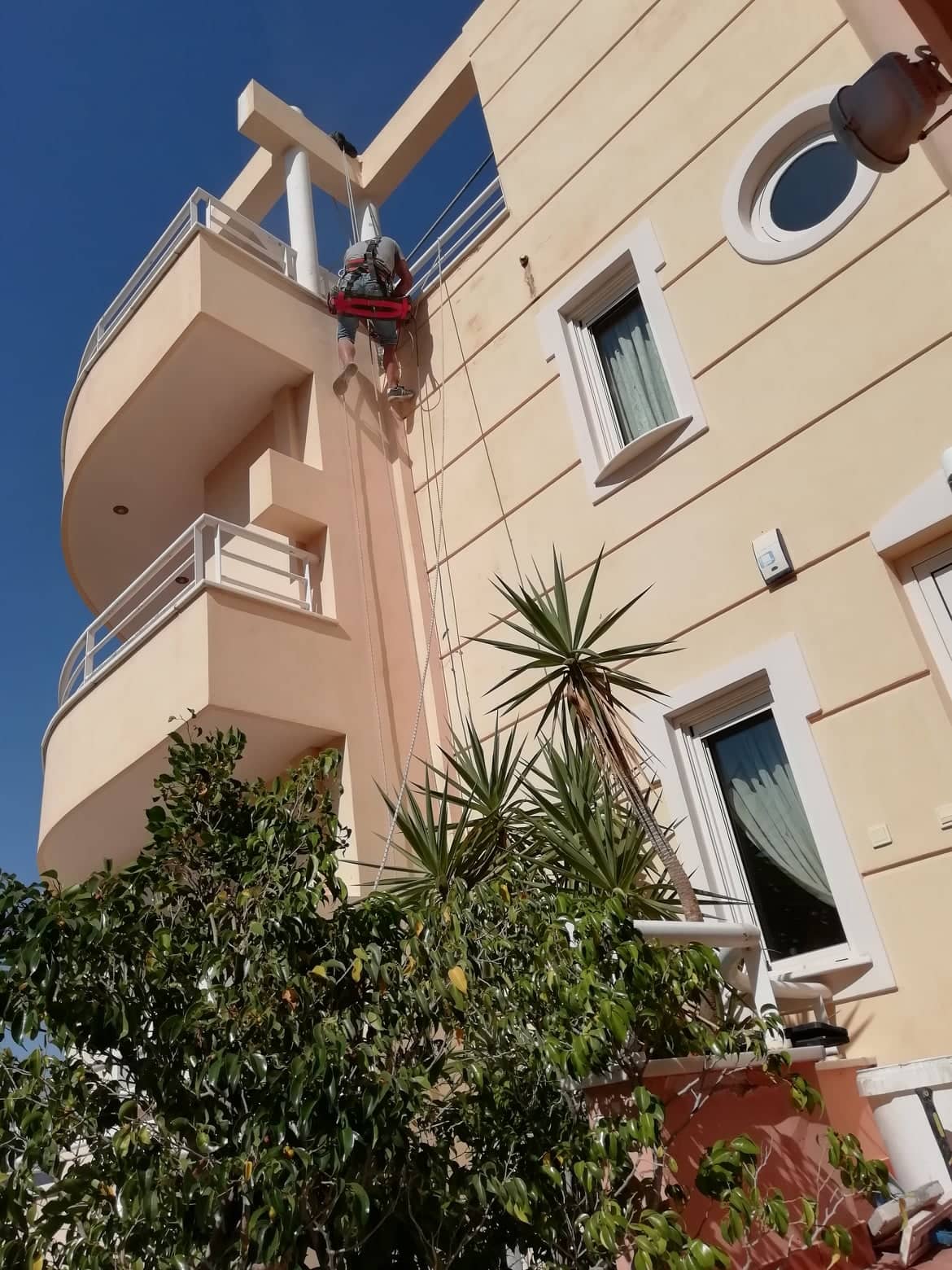 Βαψιμου και συντηρηση κτιριου