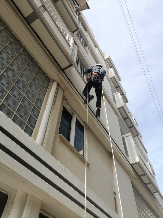 Συντηρηση πολυκατοικιας σε ύψος
