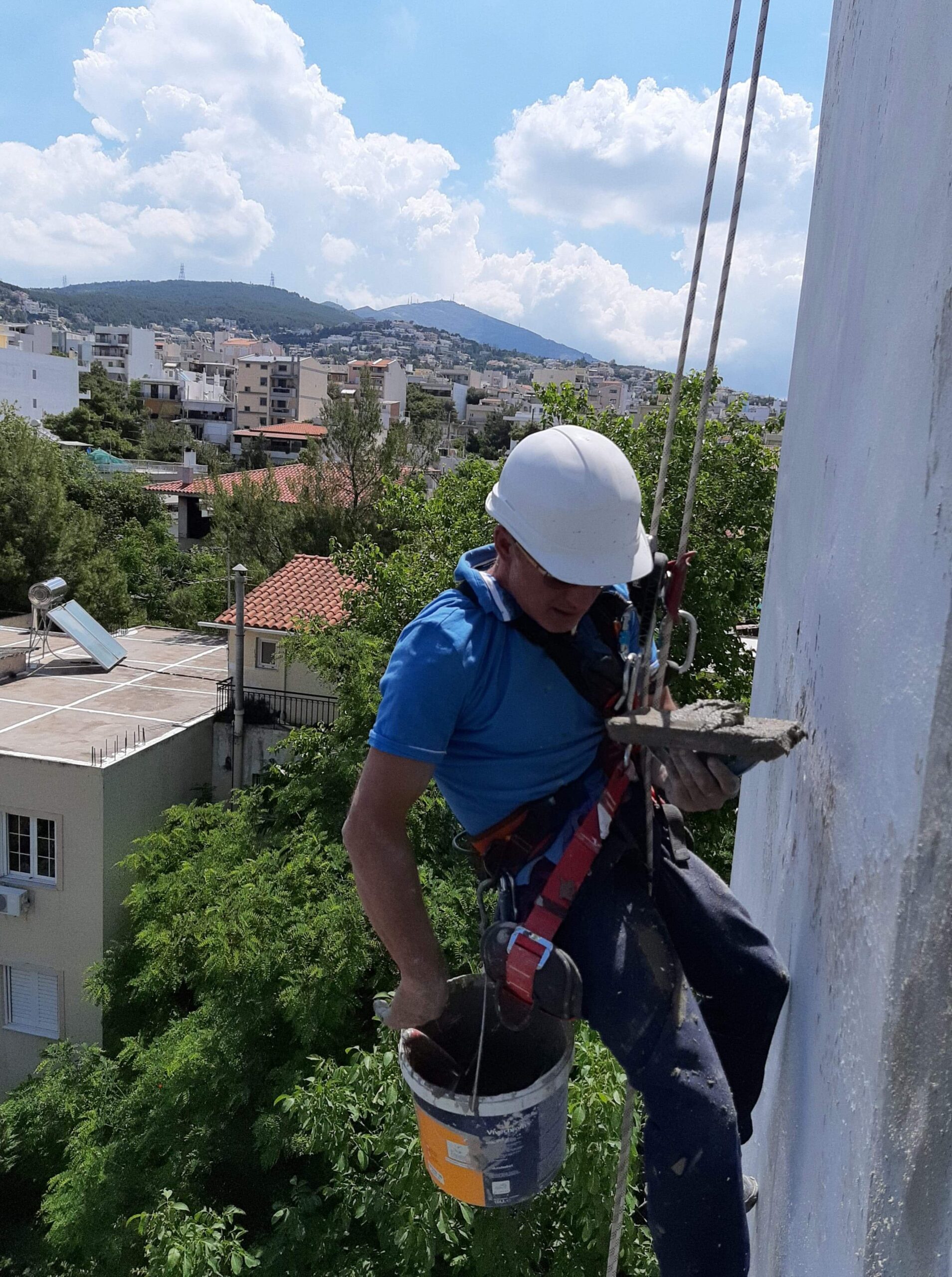 επισκευή εξωτερικου τοιχου κτιριου πριν το βαψιμο